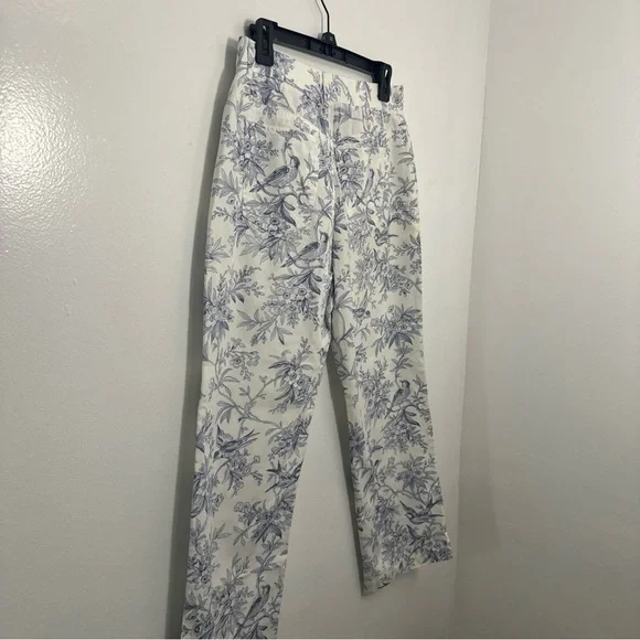 Ralph Lauren—White and Blue Floral Bird Cropped Trousers - Picture 8 of 8